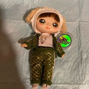 Na Na surprised, doll